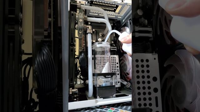 Filling the dual radiator NR200P build with PrimoChill Vue смотреть онлайн
