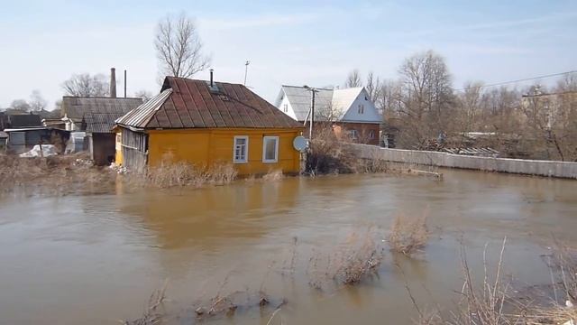 Половодье 2013 - около Кронштадтского моста (Вязьма) 2 смотреть онлайн
