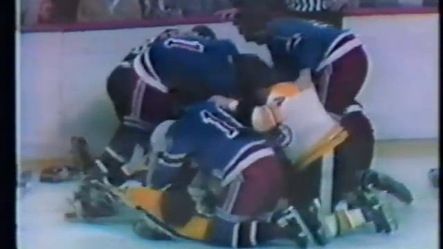 Brad Park vs John McKenzie смотреть онлайн