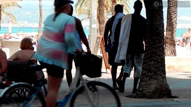 Mallorca, El Arenal, 2015. Молодежь идет на пляж)) версия смотреть онлайн