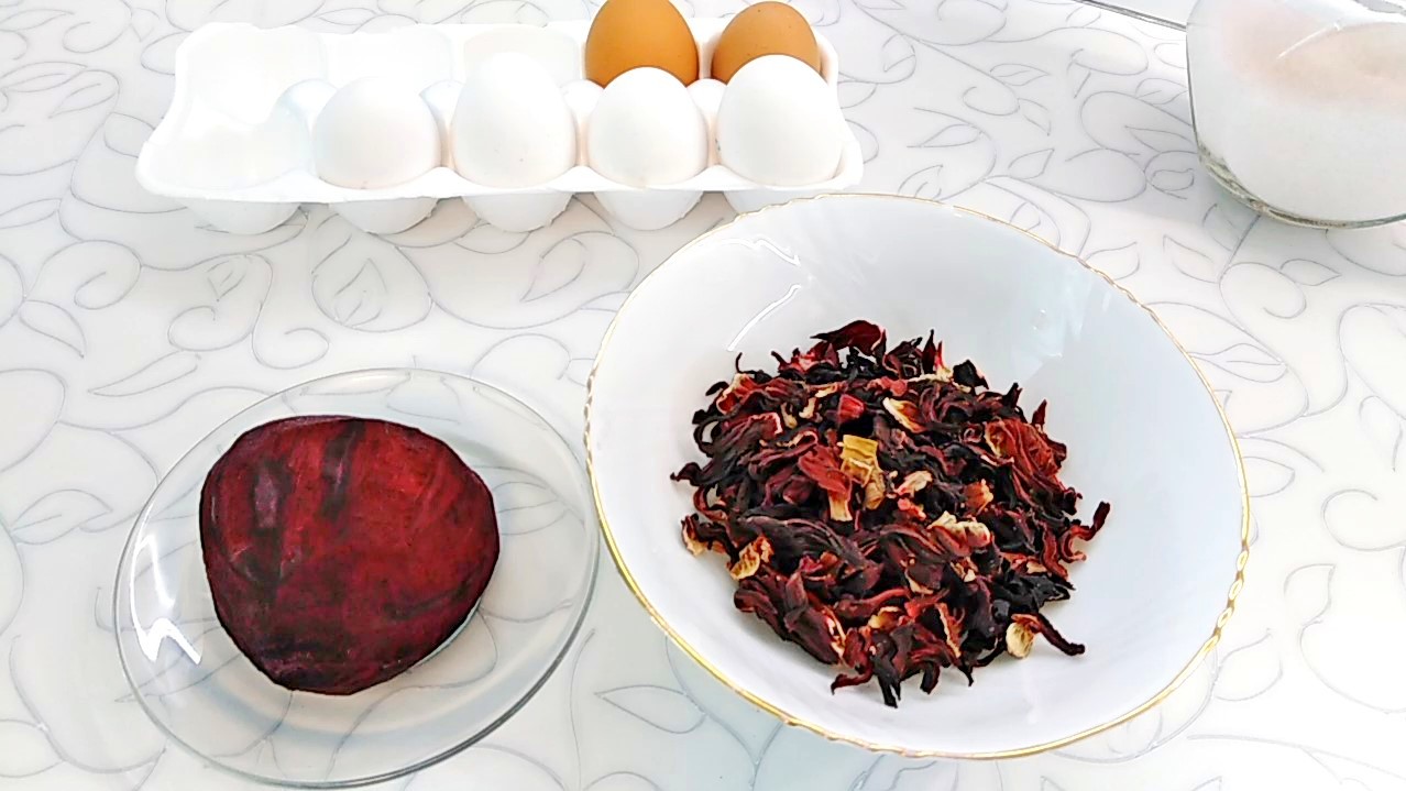 Эксперимент: красим яйца СВЕКЛОЙ и КАРКАДЕ. Какой способ лучше?