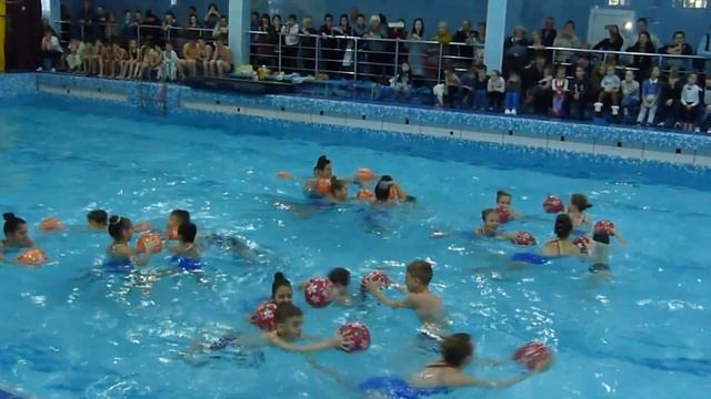 ЁЛКА НА ВОДЕ! НОВОГОДНЕЕ ПРЕДСТАВЛЕНИЕ смотреть онлайн