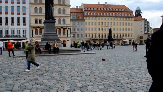 Музыка на площади Ноймаркт смотреть онлайн