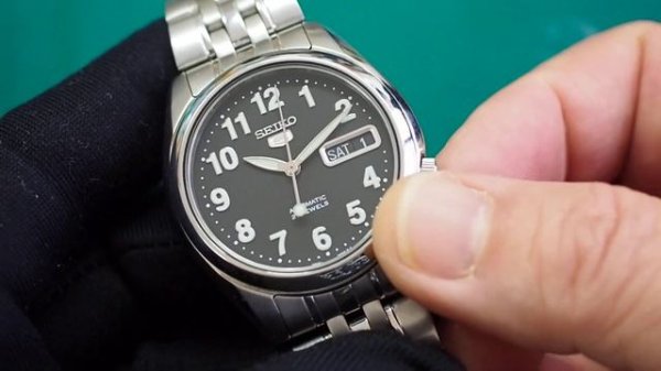 SEIKO 5 Automatic 7S26-01V0 Day/Date black dial wristwatch Runs