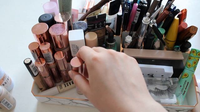MAKE UP DECLUTTER 2021 | PART 1: LIPSTICKS AND BASE | Mini declutter | Effys Place смотреть онлайн