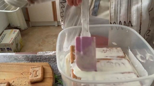 Если остался крем после выпечки торта смотреть онлайн