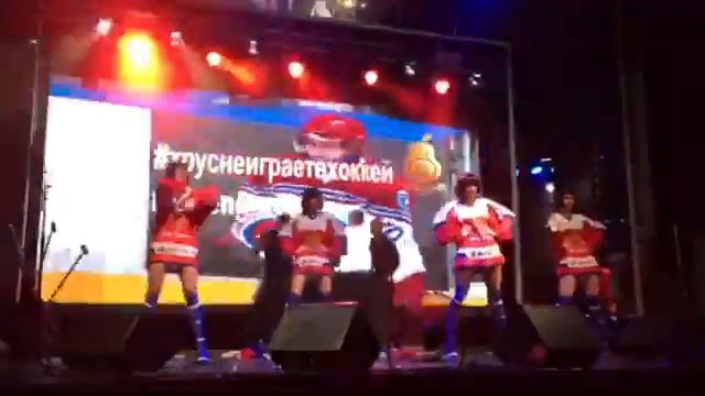 DJ Vengerov & Vini ft. Лев Лещенко - Трус Не Играет в Хоккей #ТрусНеИграетвХоккей смотреть онлайн