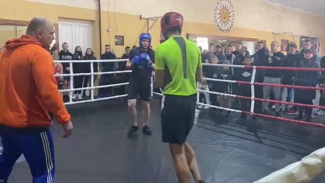 Дячук Ілля -Волковський Володимир спаринг місто Коростень 2 раунд смотреть онлайн