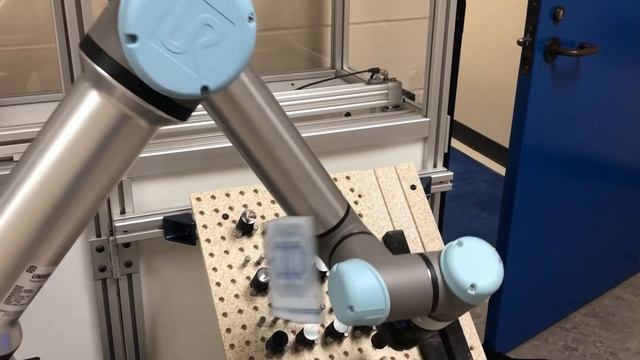 Universal Robots Pick and Place Cobot Demo смотреть онлайн