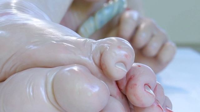 Spectaculaire ! Ron Mueck l'indomptable sculpteur XXL revient à Paris - exposition Fondation Cartie смотреть онлайн