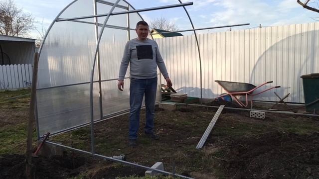 УСТАНОВКА ТЕПЛИЦЫ 3Х4 БЕЗ ФУНДАМЕНТА НА ГРУНТОЗАЦЕПЫ.