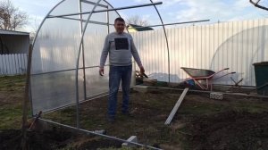 УСТАНОВКА ТЕПЛИЦЫ 3Х4 БЕЗ ФУНДАМЕНТА НА ГРУНТОЗАЦЕПЫ.