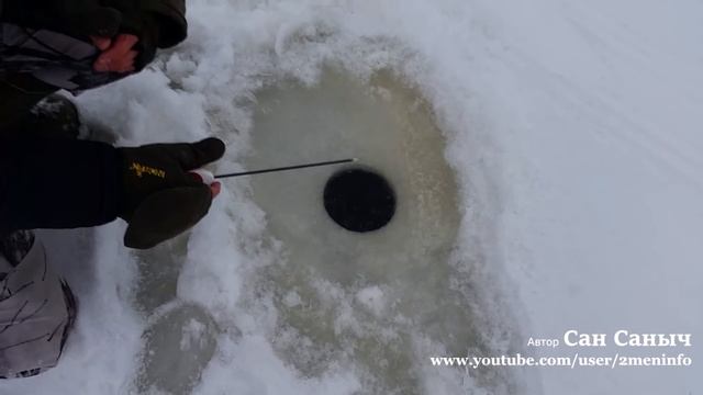 Ловим окуня на блесенки зимой на рыбалке смотреть онлайн