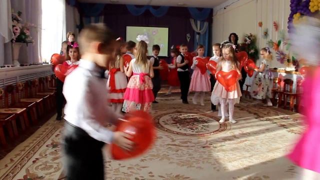 Трогательный танец к 8 марта для мам. смотреть онлайн