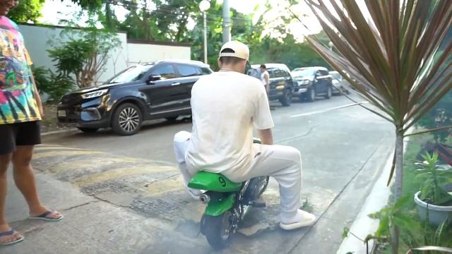 Unang NINJA BIKE sa BG HOUSE - AWAY NANAMAN 'TO! смотреть онлайн