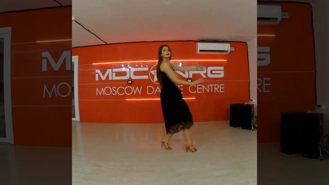 Hola Senorita | Latin Fusion Choreo by Jane Kornienko | Song by Maitre Gims and Maluma | With group смотреть онлайн