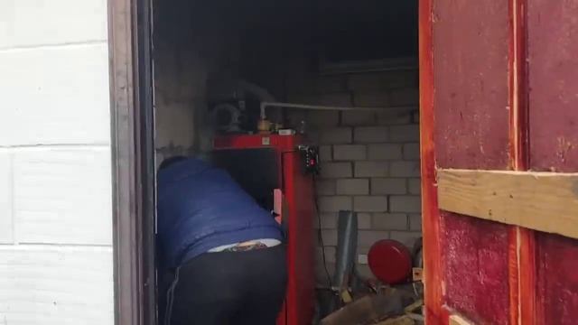 Топлю щепой ??? смотреть онлайн