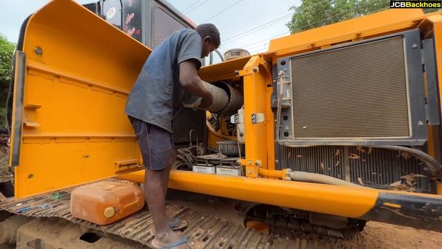 JCB JS215 Excavator Track Oil, Swing Oil, Engine Oil And Filter Change | Jcb Oil Service