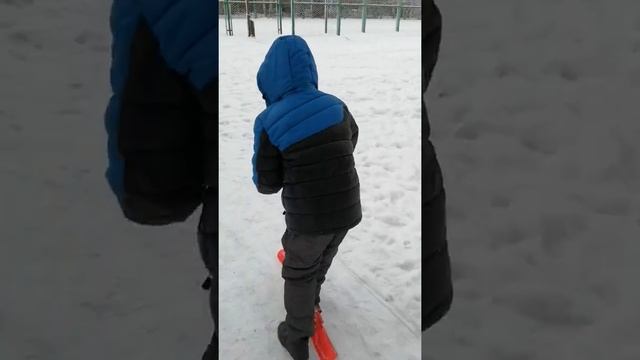 Самокат на лыжах. Покатушки. смотреть онлайн