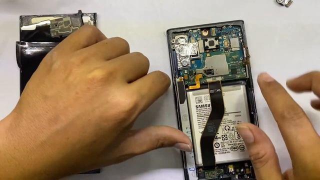 Note 10 Plus Water Damaged/Samsung Note 10+ Water Cleaning/Repairing Water Destroyed Phone... смотреть онлайн