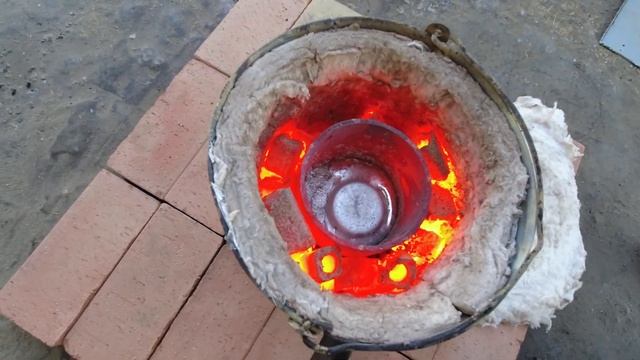 Литье Алюминия В Кинетический Песок. Эксперимент. смотреть онлайн