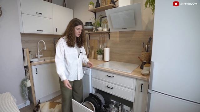 ? Бюджетная сканди КУХНЯ в СТАРОЙ ПАНЕЛЬКЕ П46! Интерьер своими руками! Ошибки и Лайфхаки. Румтур смотреть онлайн