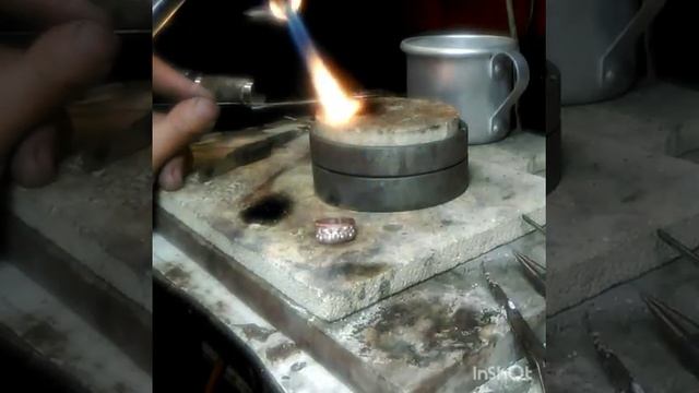 Процесс изготовления мужского золотого кольца с бриллиантами смотреть онлайн