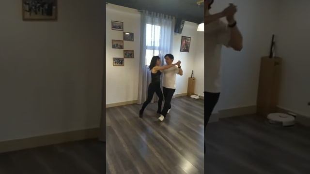 Максим и Наталья. Учим медленный вальс. Видео снимает наш педагог. Slow Waltz. Dance practice. смотреть онлайн
