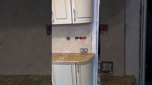 Столешница на кухню из гранита Голден Шоколад , фартук из мрамора Крема Марфил! смотреть онлайн