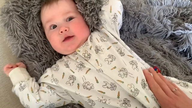 Милашик проснулся после первого сна и учится разговаривать ? Дэниелу 6 месяцев ?? Будни мамы смотреть онлайн