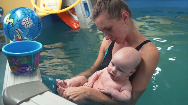 Как рыбка в воде: Игорёк в бассейне.