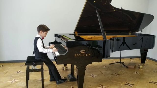 Андрей Гончаров – Л.В. Бетховен - Сонатина №2 фа мажор (1 и 2 часть) - Рондо смотреть онлайн