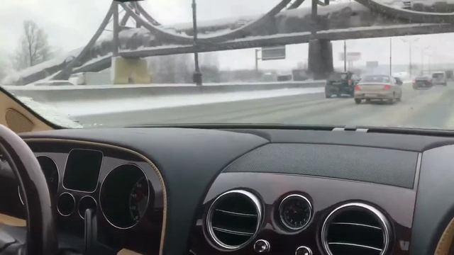 Юзаем Бентли Континенталь Флаинг Спур смотреть онлайн