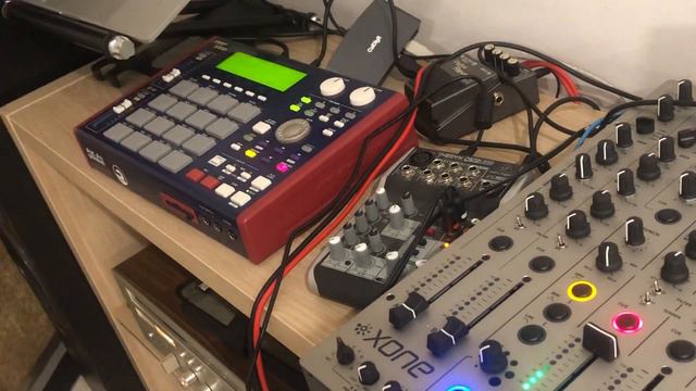 Minimal House - AKAI MPC 1000 & ABLETON смотреть онлайн