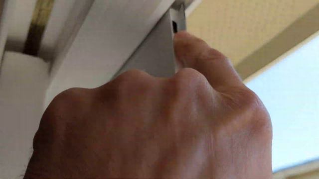 HOW TO OPEN A LOCKED SLIDING SCREEN DOOR смотреть онлайн