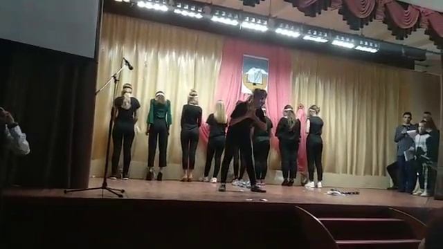 Танец в масках учителей смотреть онлайн