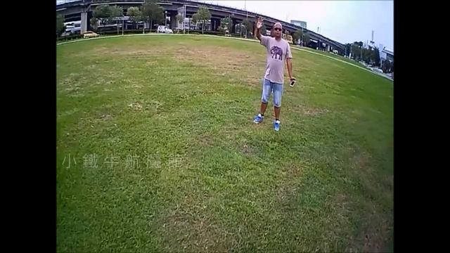 廖士儒 金星達 JXD 528 航拍機 無人機 四軸 戶外測試 環繞 功能 測試，結論，第一台玩具機，沒有遙控器，還能操控距離200米，嚇人!!! смотреть онлайн