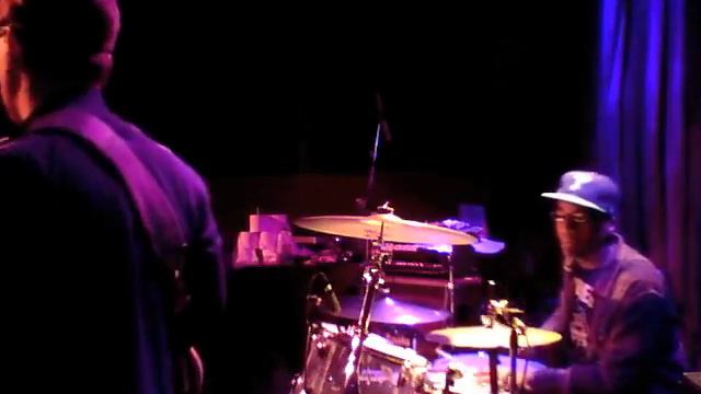 TREECE DRUMS JAKE MORELLI BASS GARI VOX GEETAR HUSKY BRUISER BONE ONWA LIVE THE NOTE IV смотреть онлайн