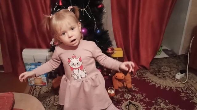 Ах какая ёлочка, идет бычок качается, ветер дует нам в лицо сборник стихов от Карины 3года смотреть онлайн