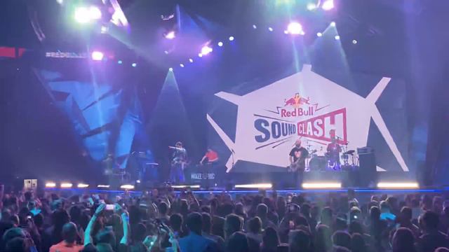 Red Bull SoundClash: Ленинград vs Noize Mc Мне бы в небо смотреть онлайн