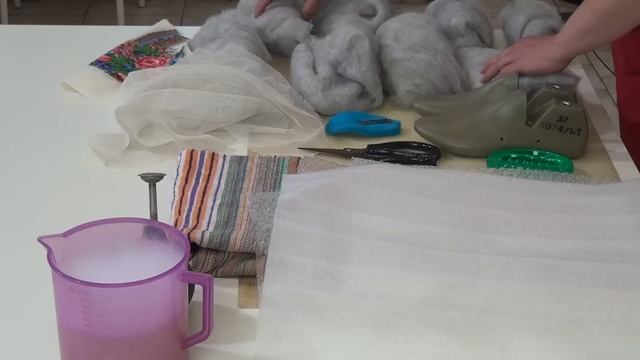 Валяем тапки-шлёпанцы смотреть онлайн