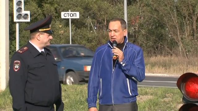 Запуск светофора на перекрестке у танка, дорога Серпухов-Протвино смотреть онлайн