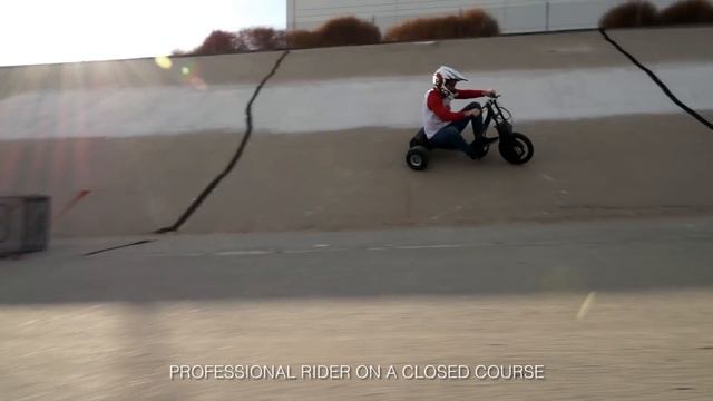 Introducing the DXT Electric Drift Trike by Razor! смотреть онлайн