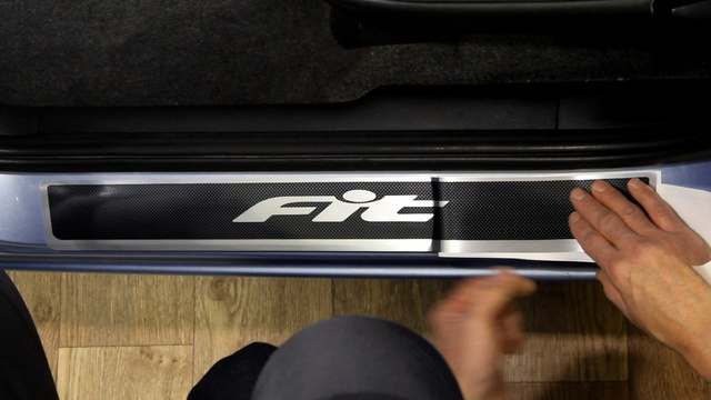 Наклейки на пороги для Honda Fit (Хонда Фит)