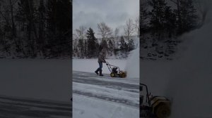 Испытание снегоуборочно подметальной машины с отвалом и щеткой. Champion GS5562