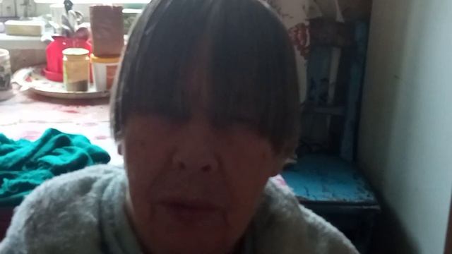 Пришла подстрич своих родителей. Маме 79 лет. Отцу 84 г. смотреть онлайн