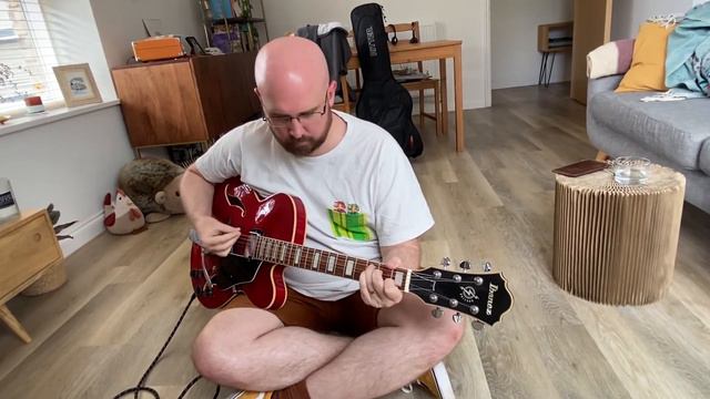 Ibanez Artcore AF75T red with cream trim смотреть онлайн