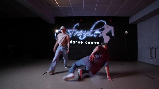 Виктор Смараков и Соня Осипкова - V Day class во Fraules Dance Centre смотреть онлайн