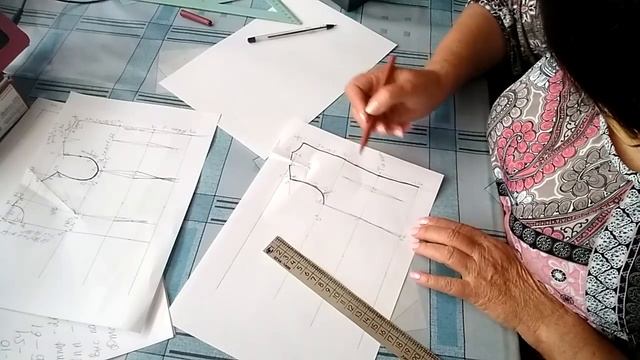 #571.Как построить выкройку-основу полуприлегающего женского платья ?✂️?❤️? смотреть онлайн
