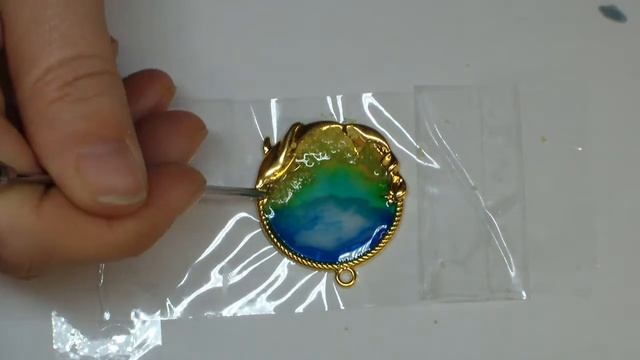 →как сделать кулон с помощью УФ СМОЛЫ ? Мастер класс← смотреть онлайн